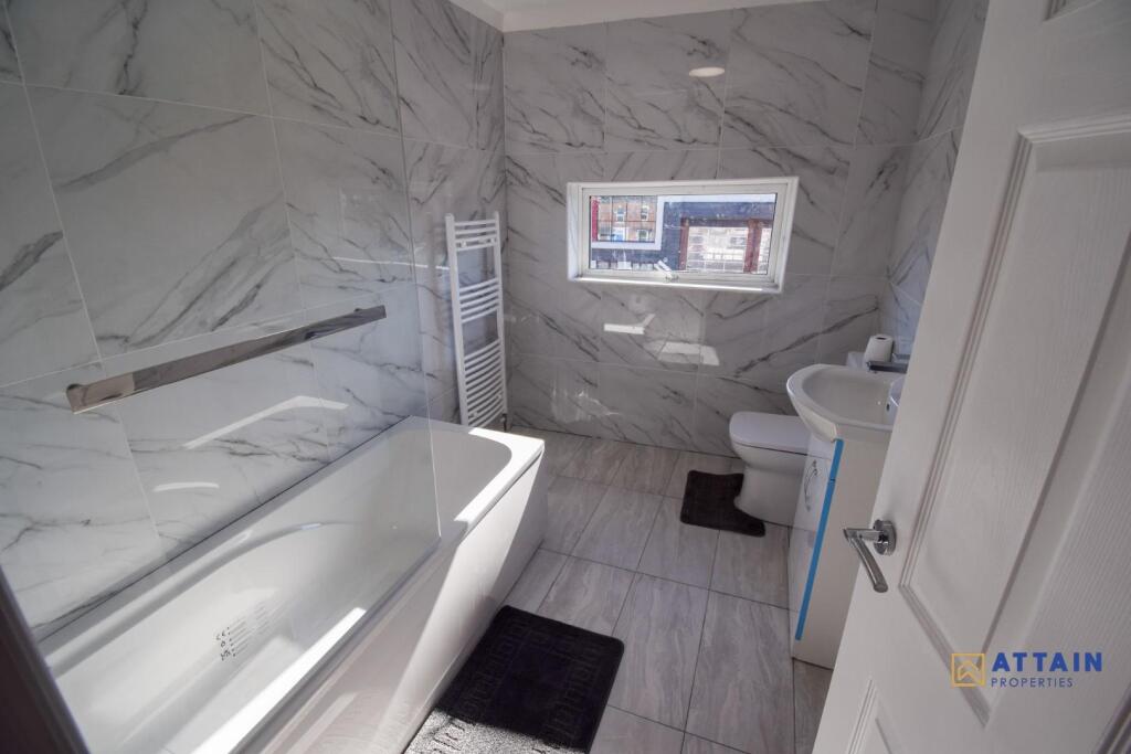 Bathroom 2.jpg