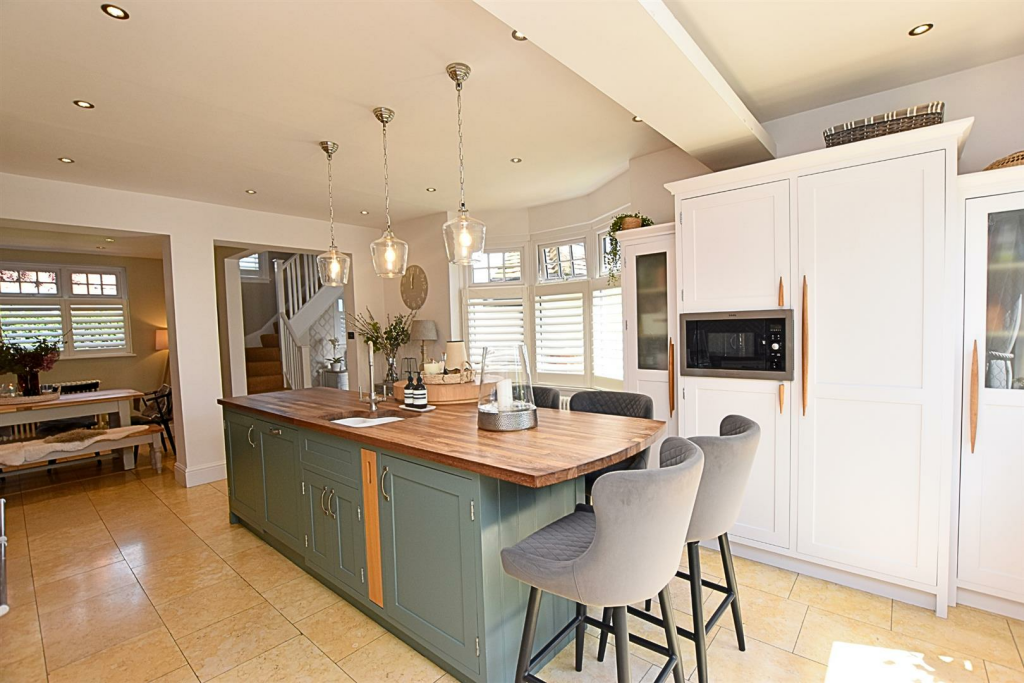 KITCHEN/BREAKFAST ROOM