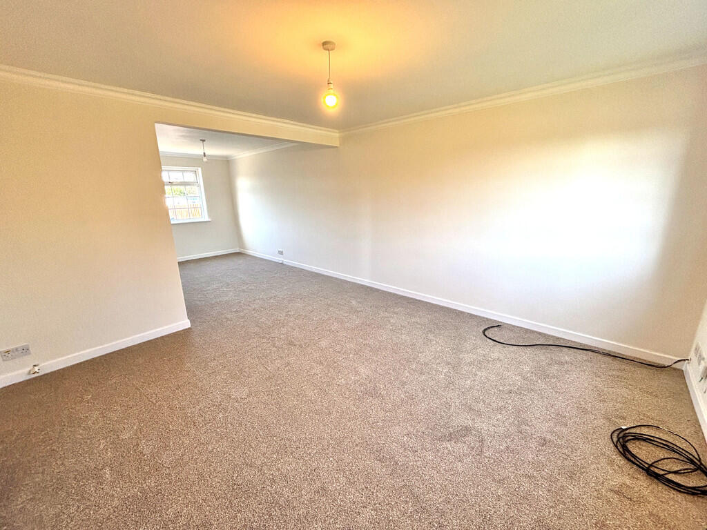 Lounge/Dining Are...