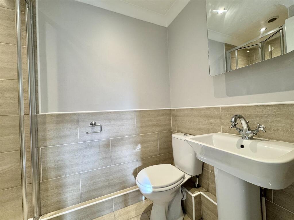 EN SUITE