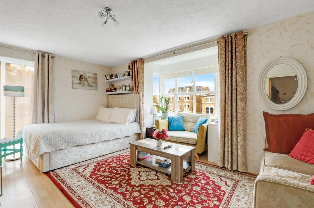 11-611eJHPropWpen  - 24 Orchard Grove - 13.jpg