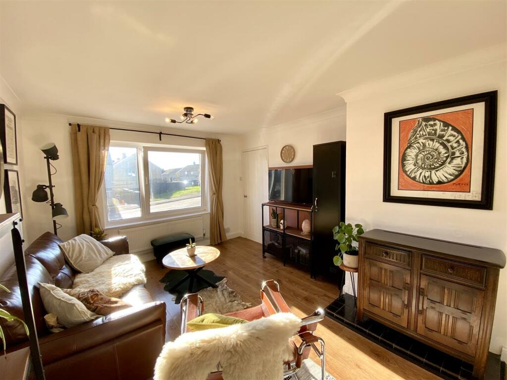 OPEN PLAN SITTING/DINING ROOM