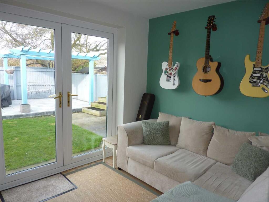 SITTING ROOM/BEDROOM