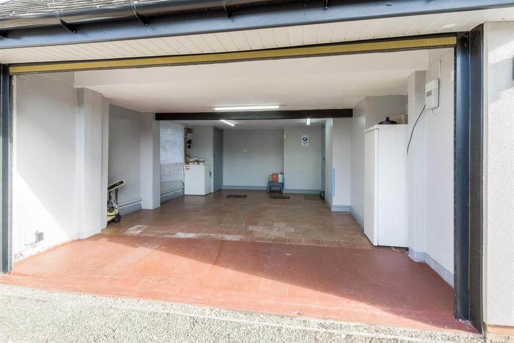 Main Road, Baxterley