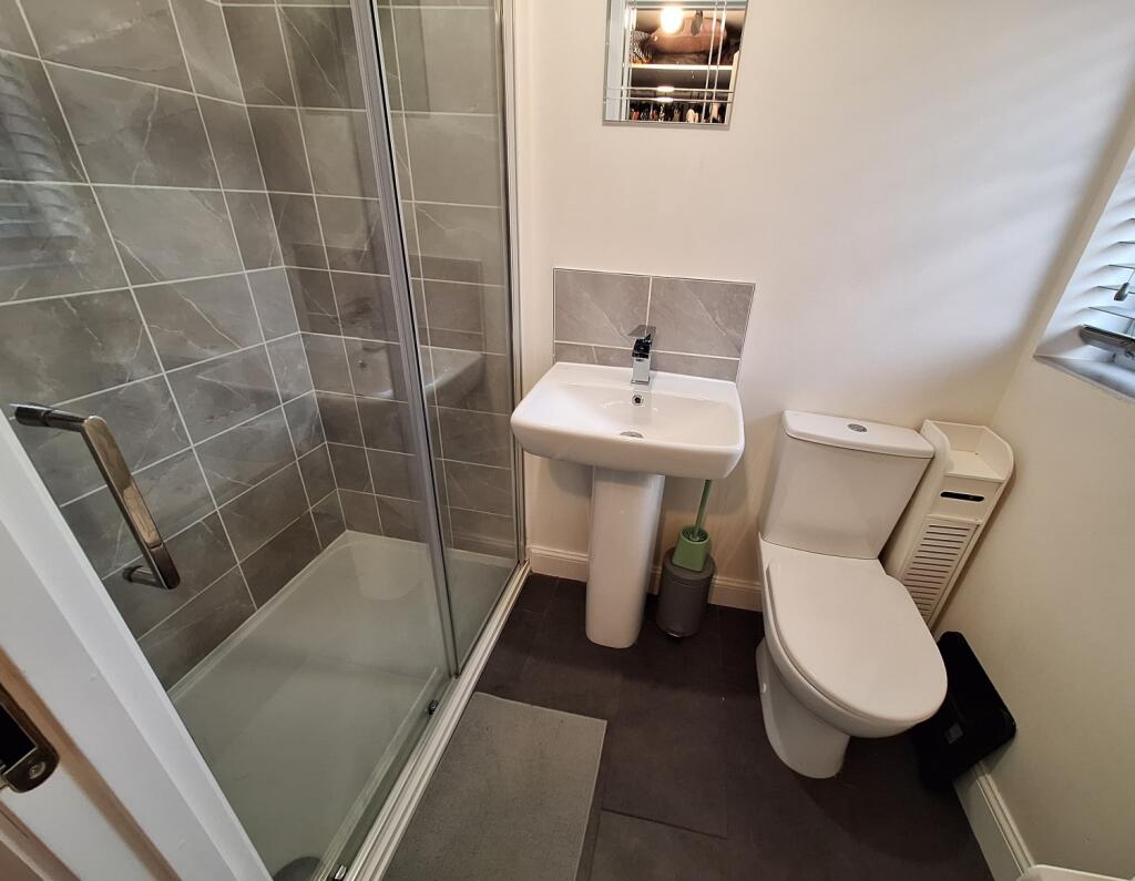 EN SUITE