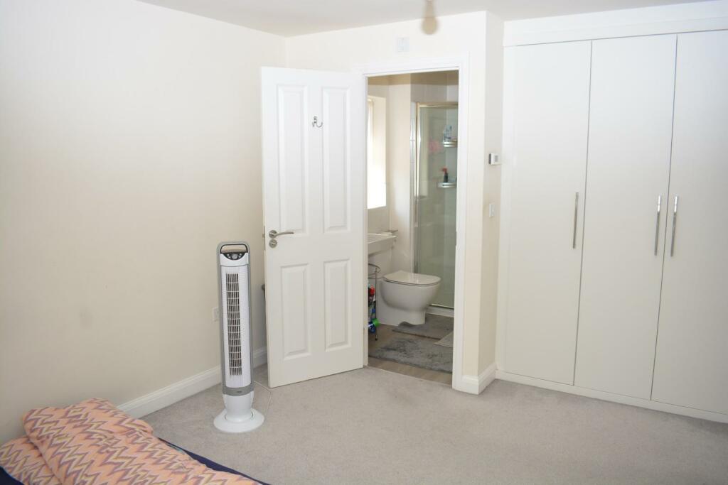 Master bedroom Alt.jpg