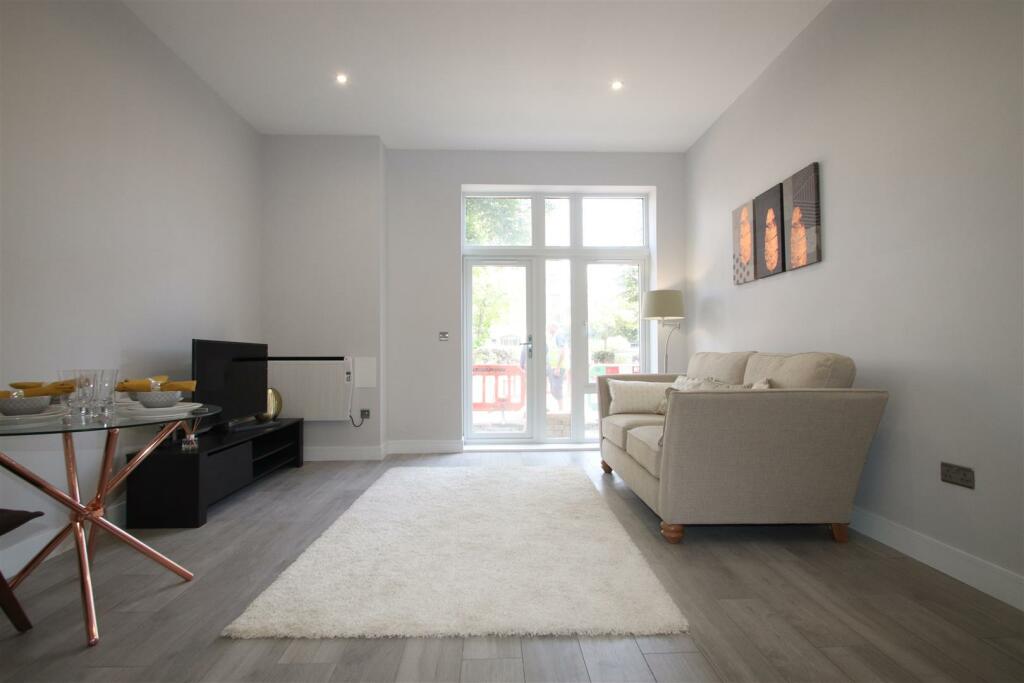 Lounge ( 1 Bedroom ).JPG