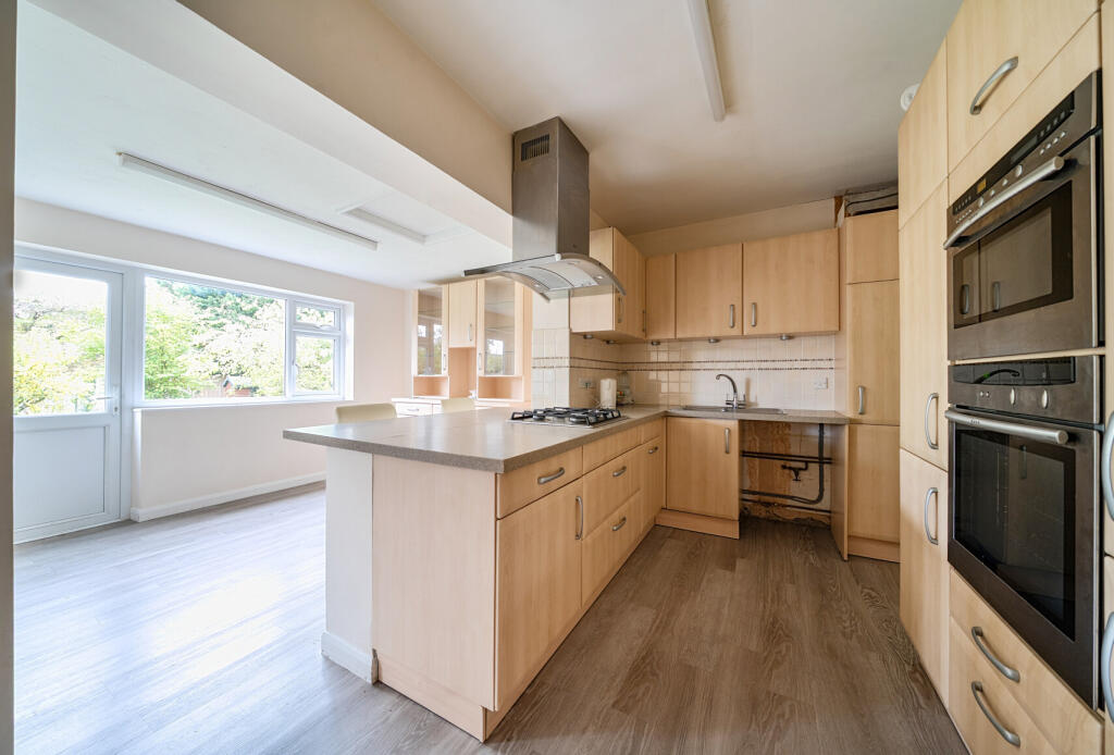 1369801-4-68f23f6...