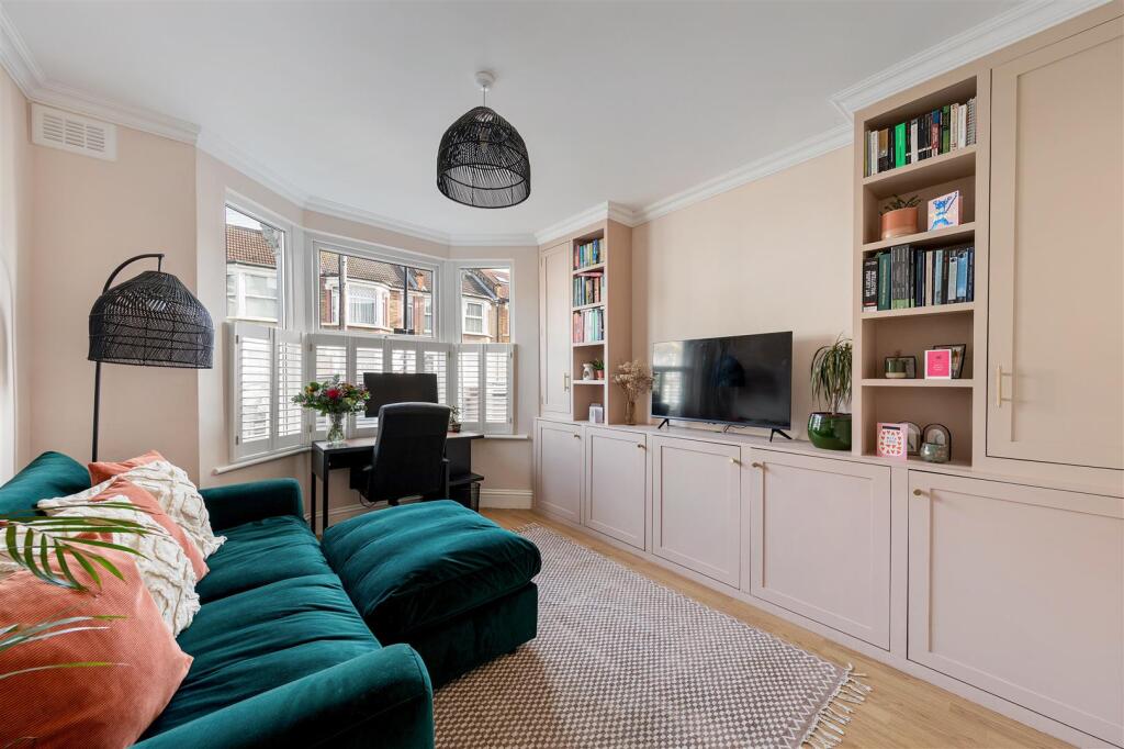 Farnborough Avenue E17