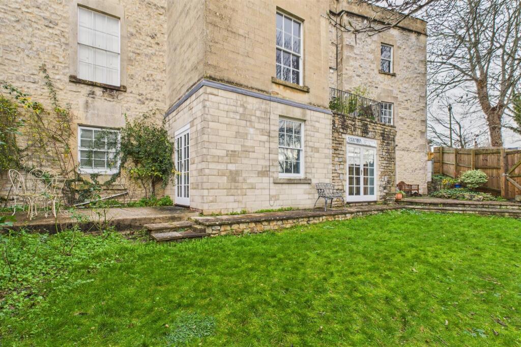 Garden Flat, 63 Newbridge Hill, Newbridge, Bath BA