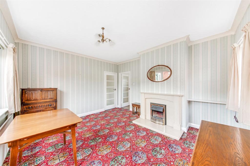 LOUNGE/DINING ROOM
