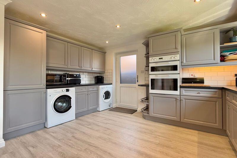 19' Kitchen/Breakfast Room