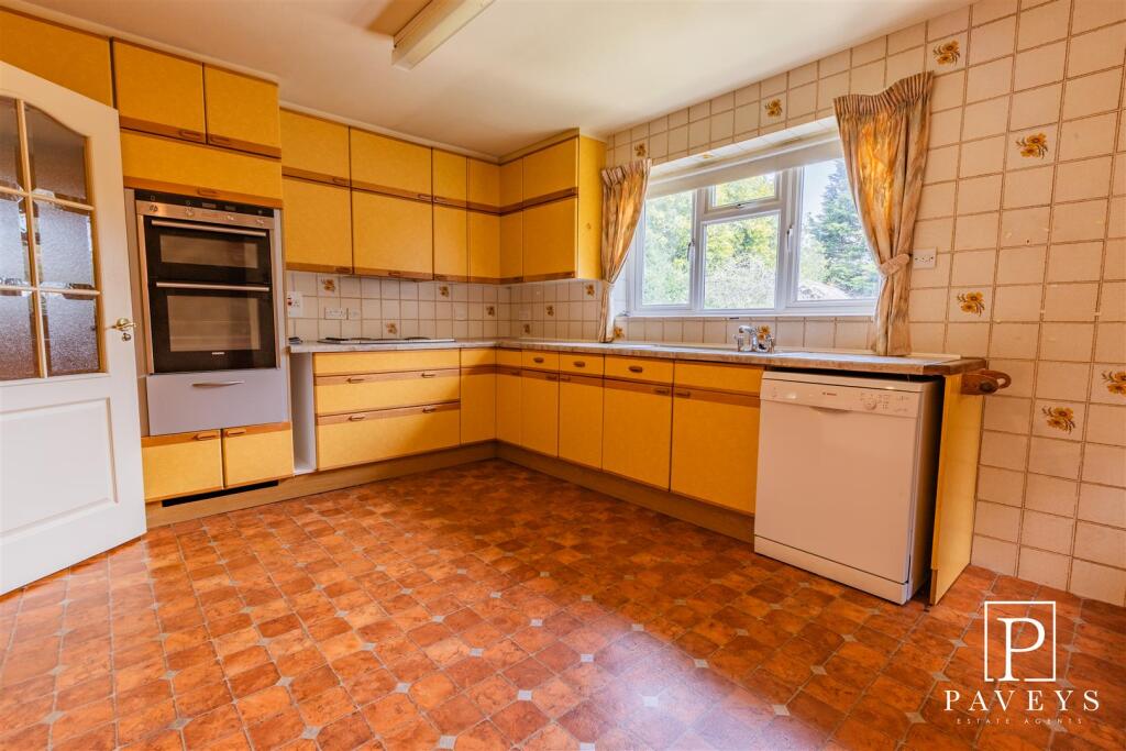 KITCHEN BREAKFAST ROOM