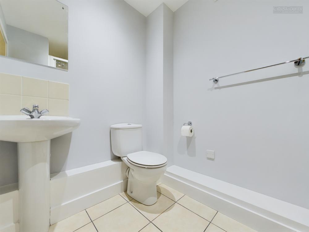 En-Suite To Master Bedroom