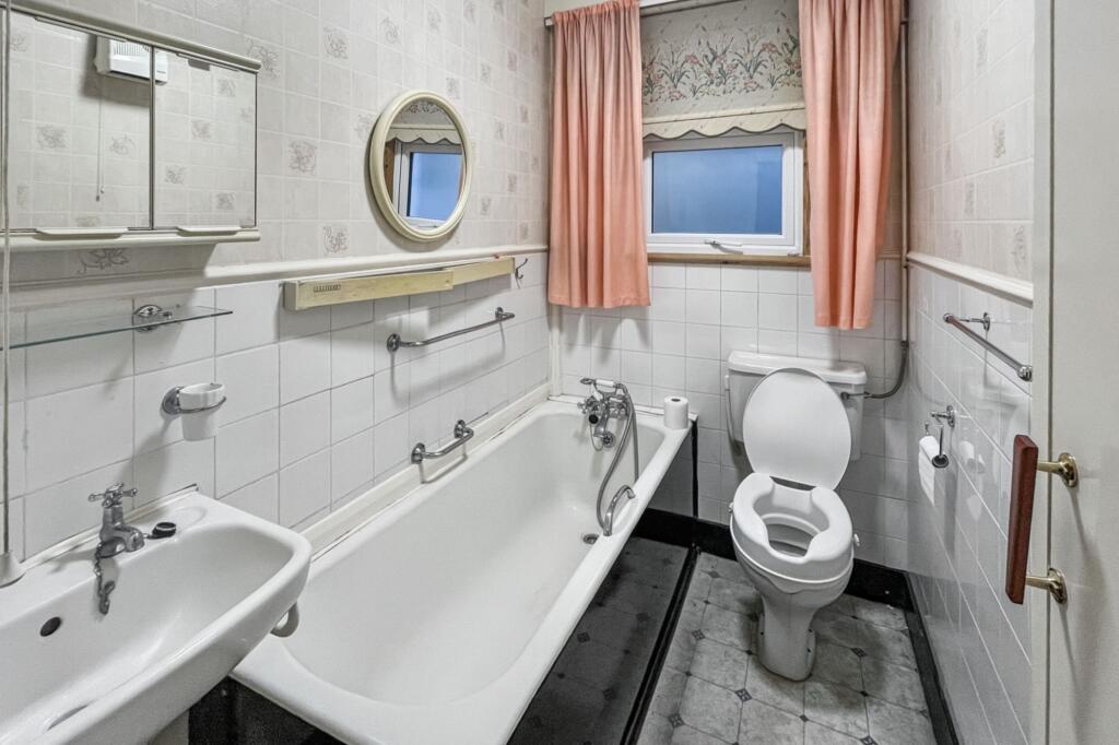 102 Swaby Road, Earlsfield, London SW18 3QZ