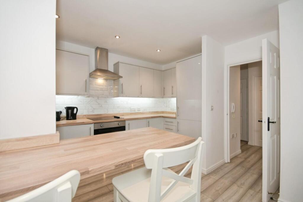 KITCHEN 03.jpg
