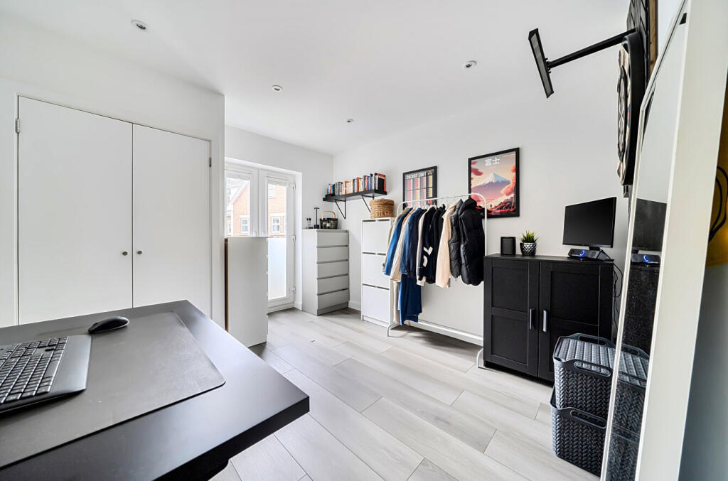 1373879-9-69089a7...