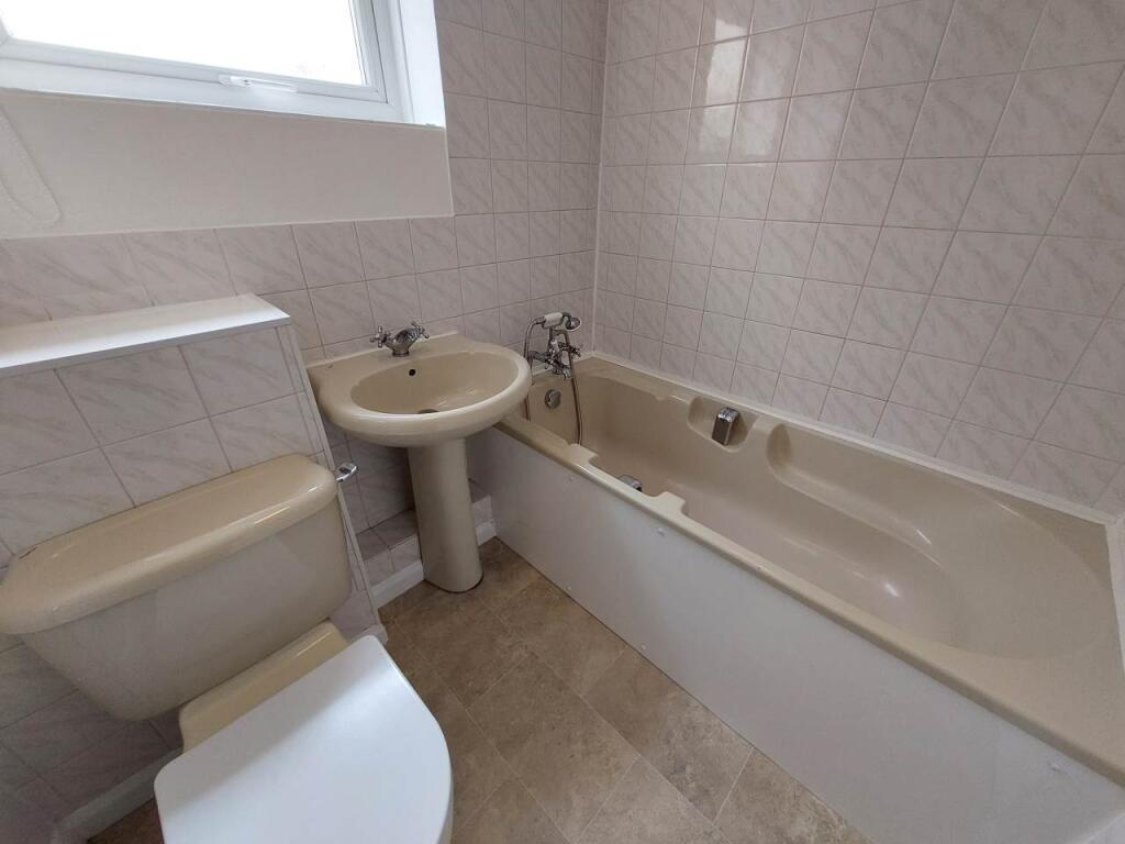 Bathroom (view2)