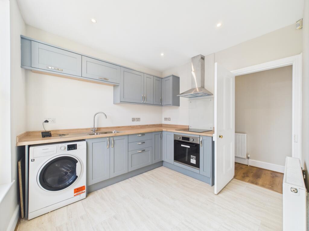 CAM02023G0-PR0162-STILL017