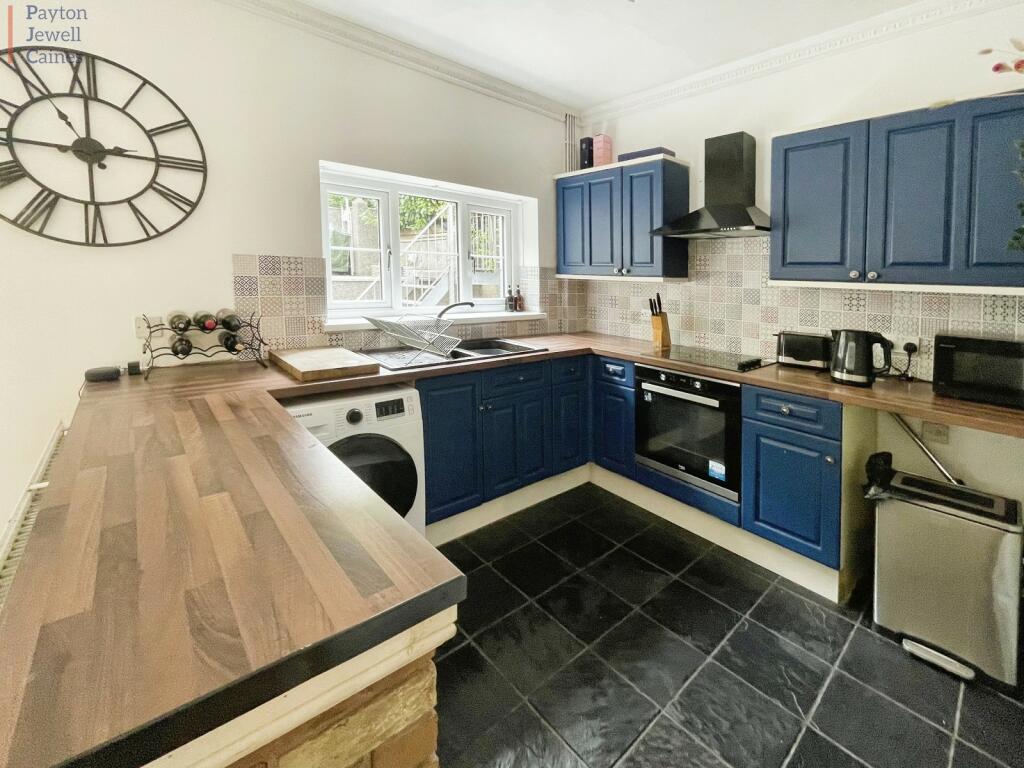 L-shaped kitchen/lounge/diner