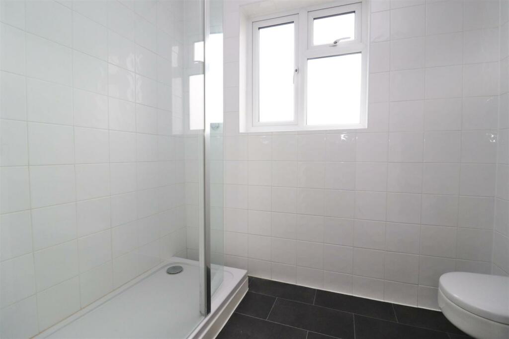 bathroom 2.JPG
