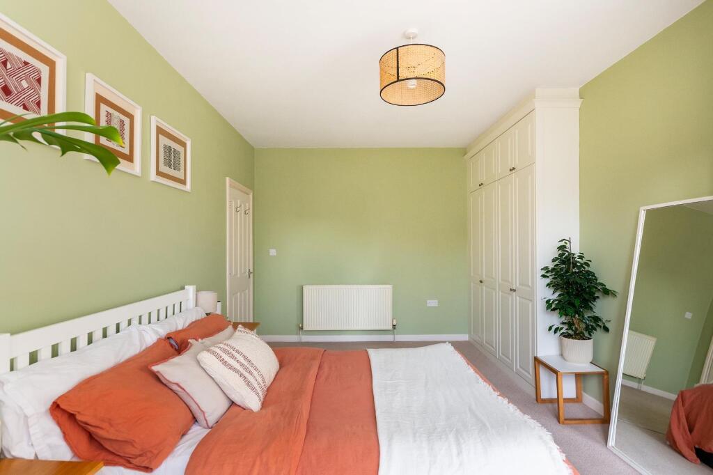 2Z4R6RD - Bedroom G.jpg