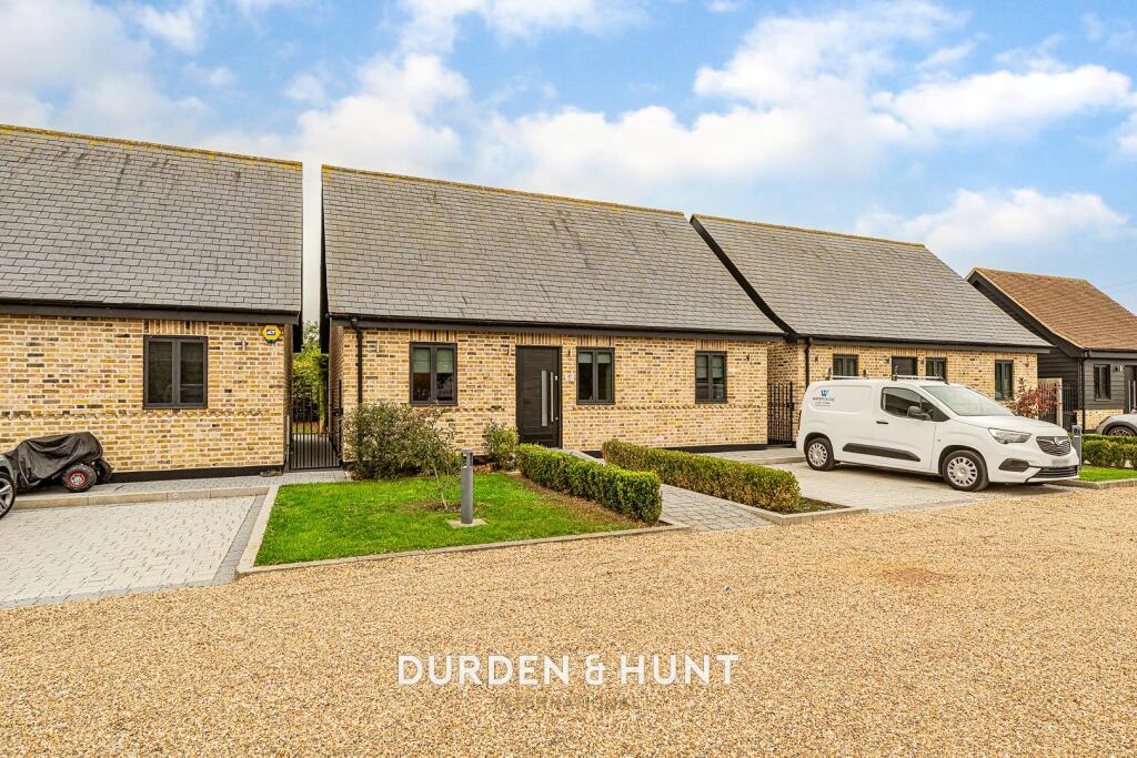 Dennises Lane, South Ockendon, RM15