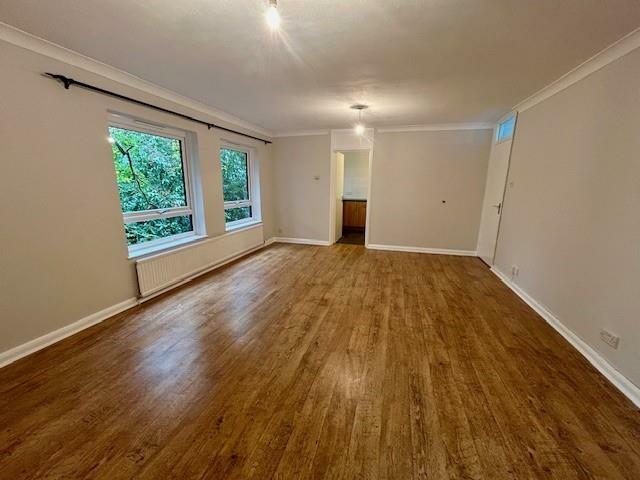 80 Dawsmere Close lounge.jpg