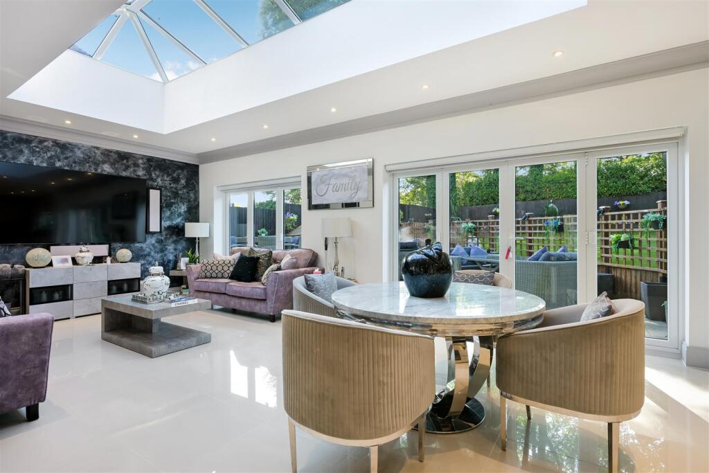 KENMORE CLOSE, 1-6.jpg