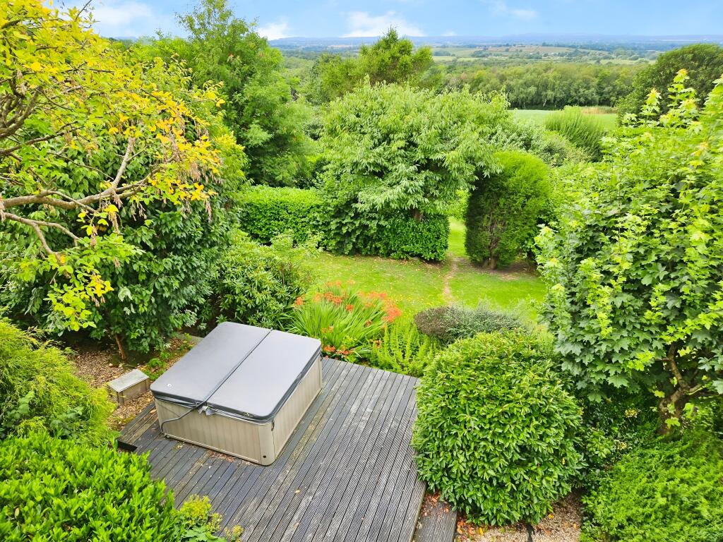 Garden &amp; Hot Tub