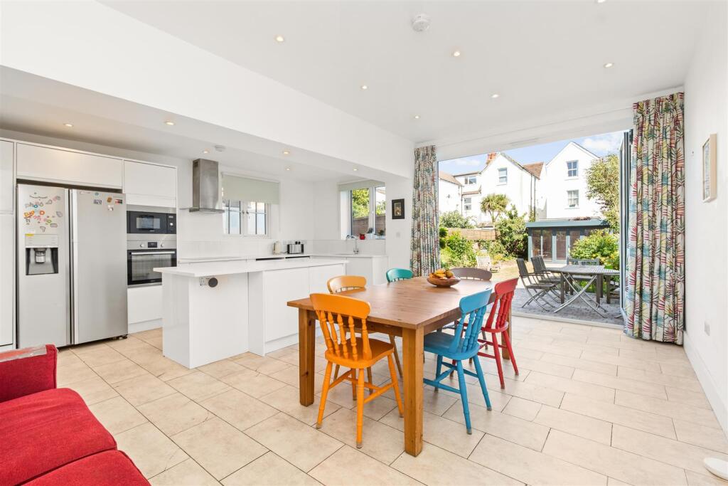 Kitchen/Dining