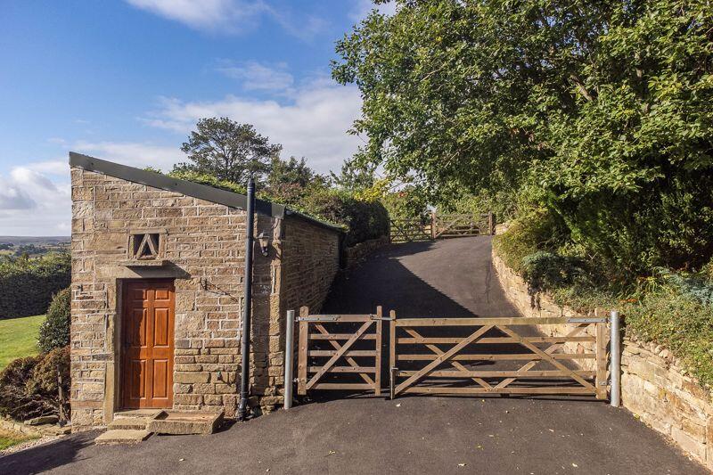 Drive &amp; Garden Room