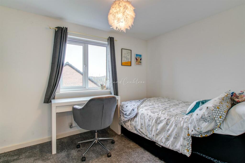 Clos Thomas, St Edeyrns, HernCrabtree (9).jpg