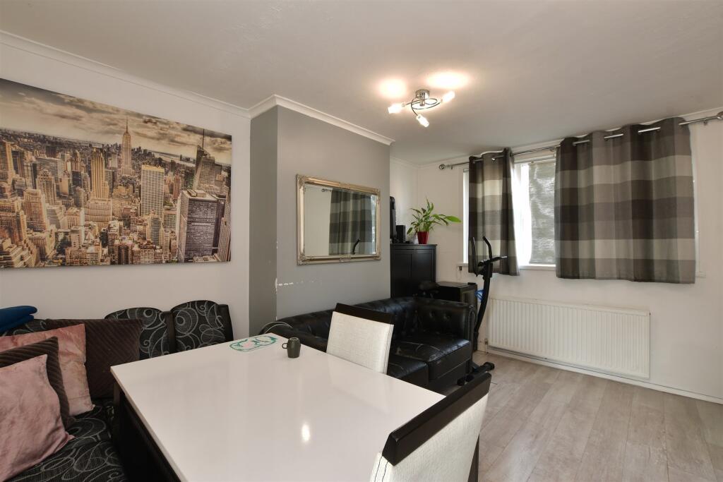 Lounge/ Dining Room