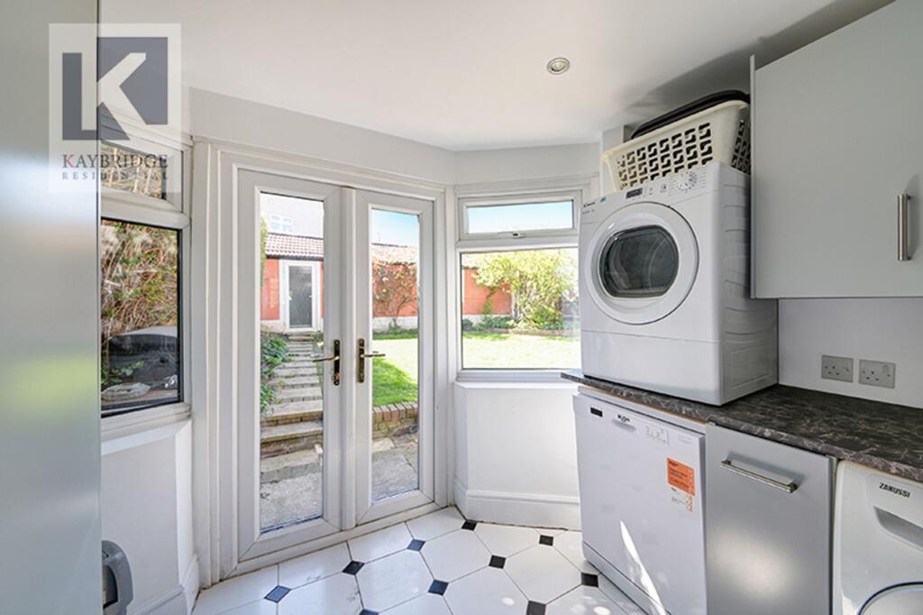The Hawthorns, Epsom - KT17 2QA