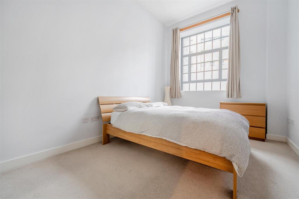 BEDROOM.jpg
