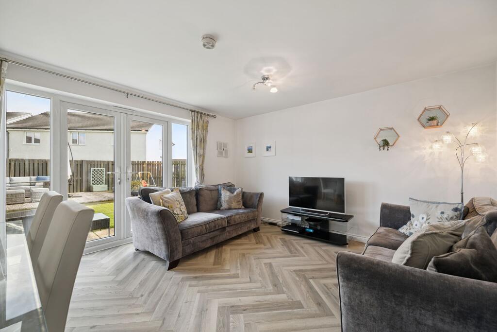 Lounge / Dining Area