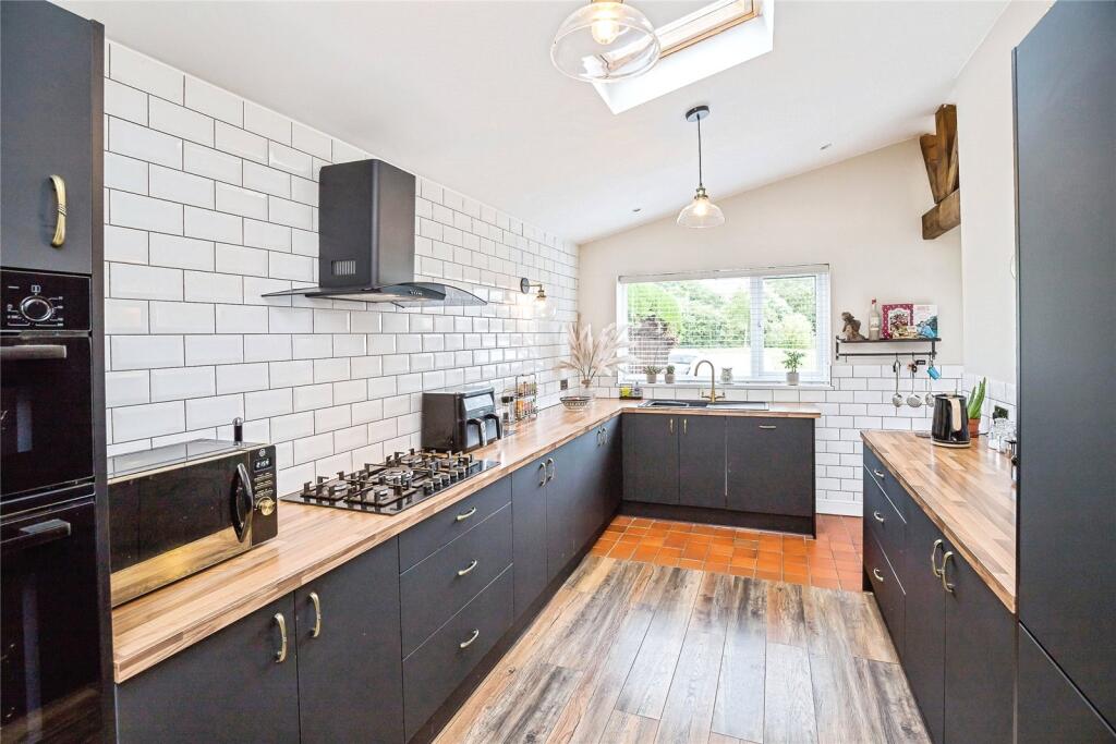 Kitchen/ Dining Room