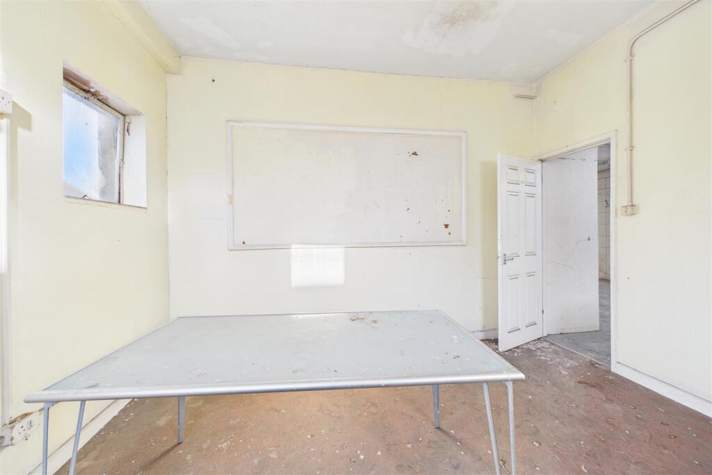 27 Eastover, Bridgwater, Somerset TA6 5AW | Freeho
