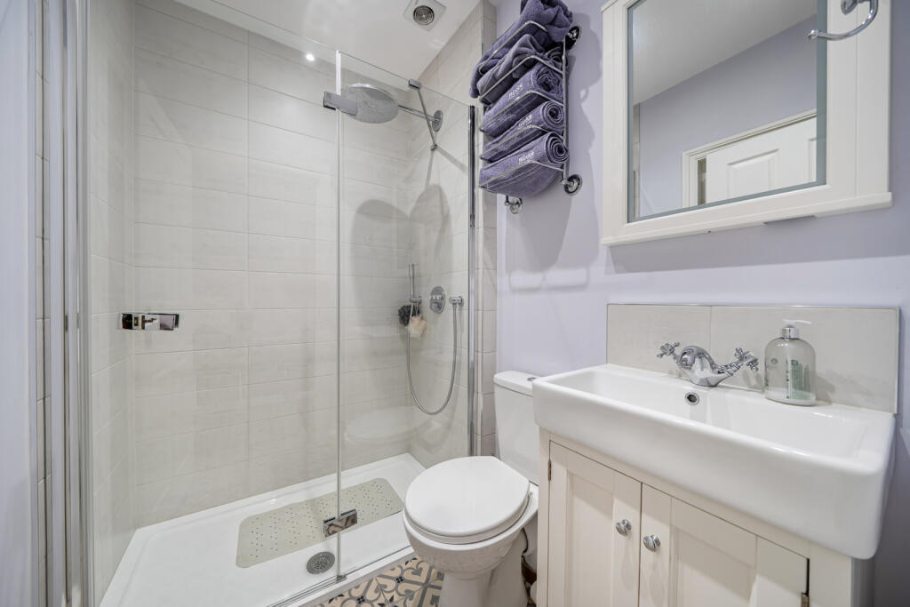 1360603-5-68dbe37...