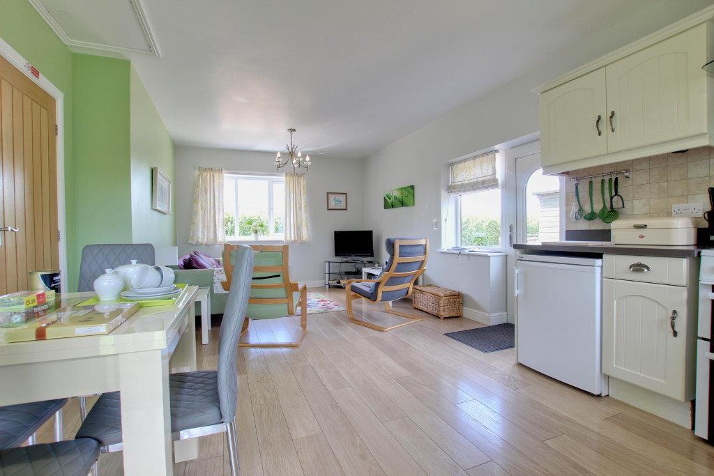 COMBINED LOUNGE AND DINING KITCHEN