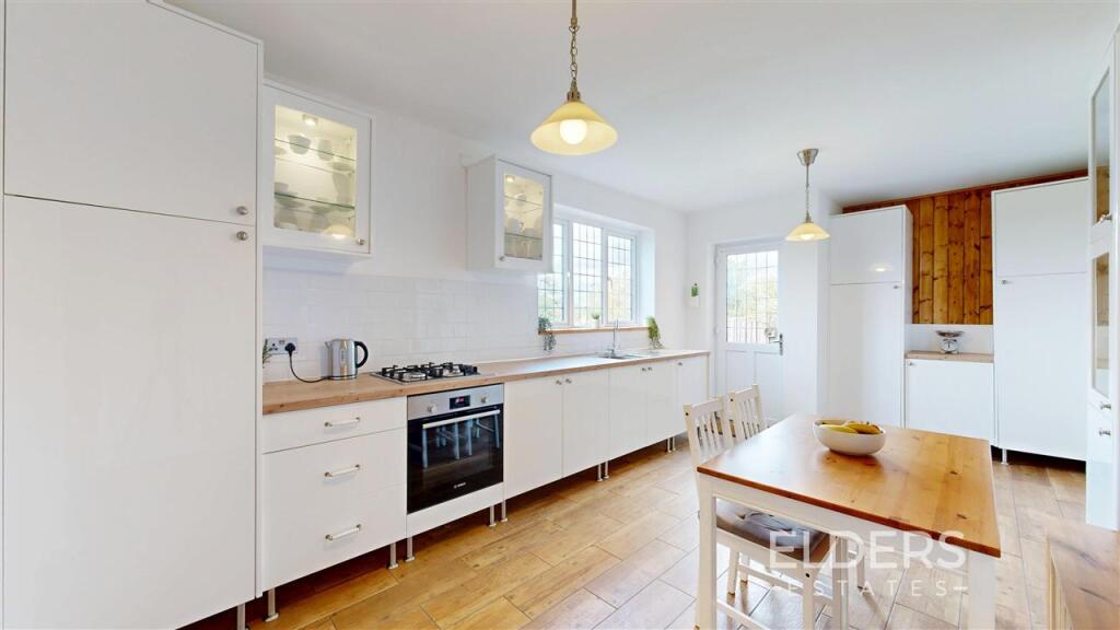KITCHEN/BREAKFAST