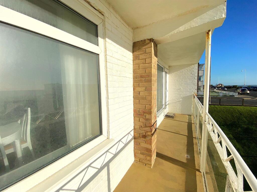 7 Tobago - Main balcony1.jpg