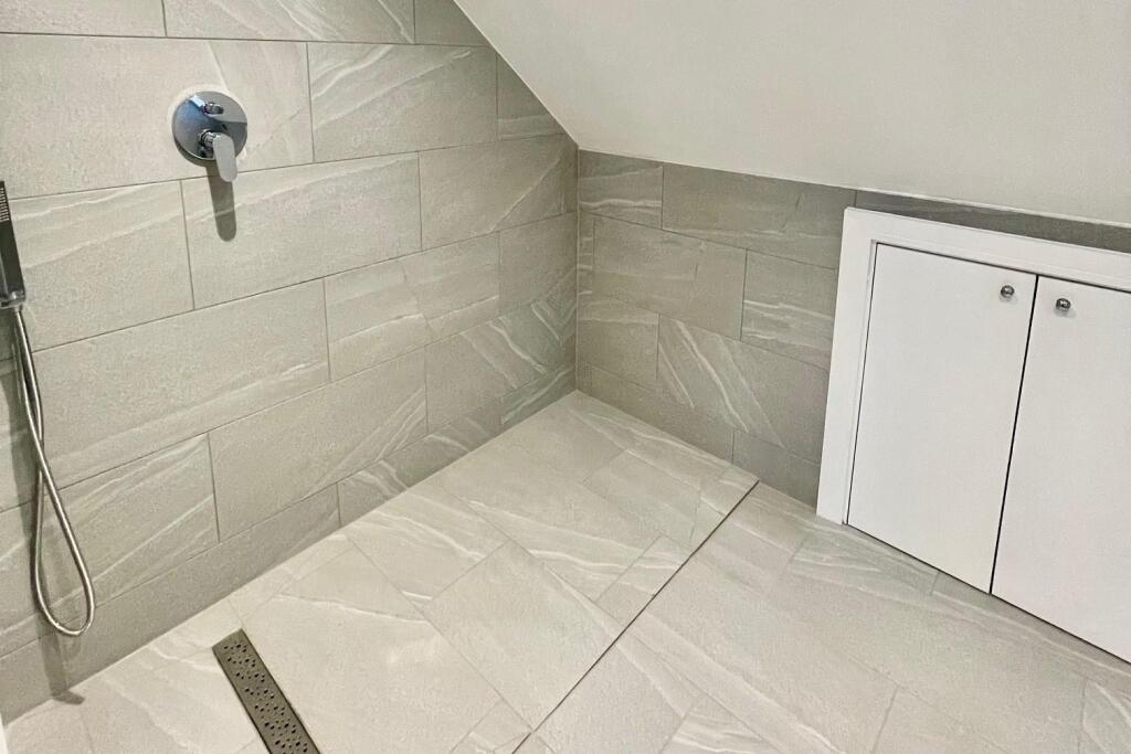 Ensuite 2.jpg