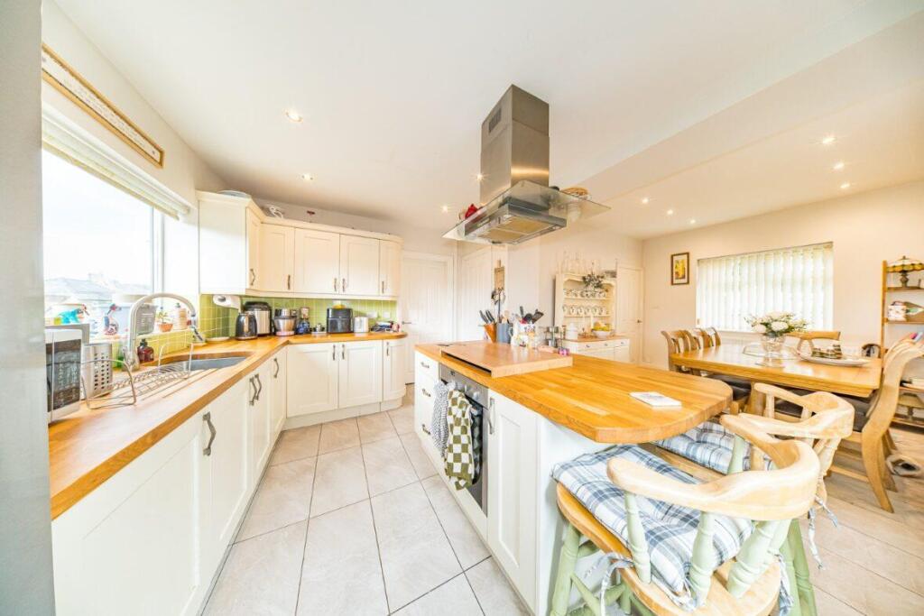 34 Manchester Road dining and kitchen.jpg