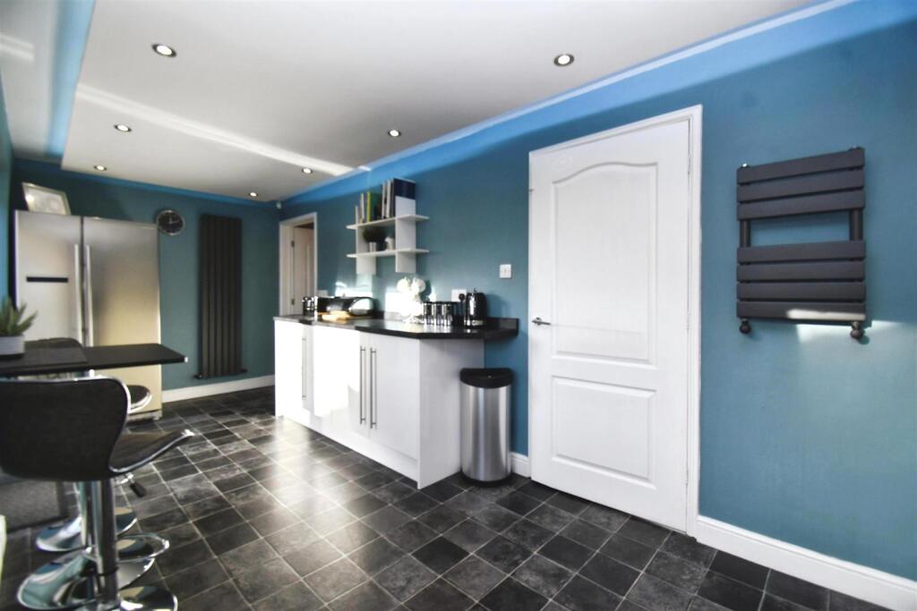 Modern Fitted Kitchen