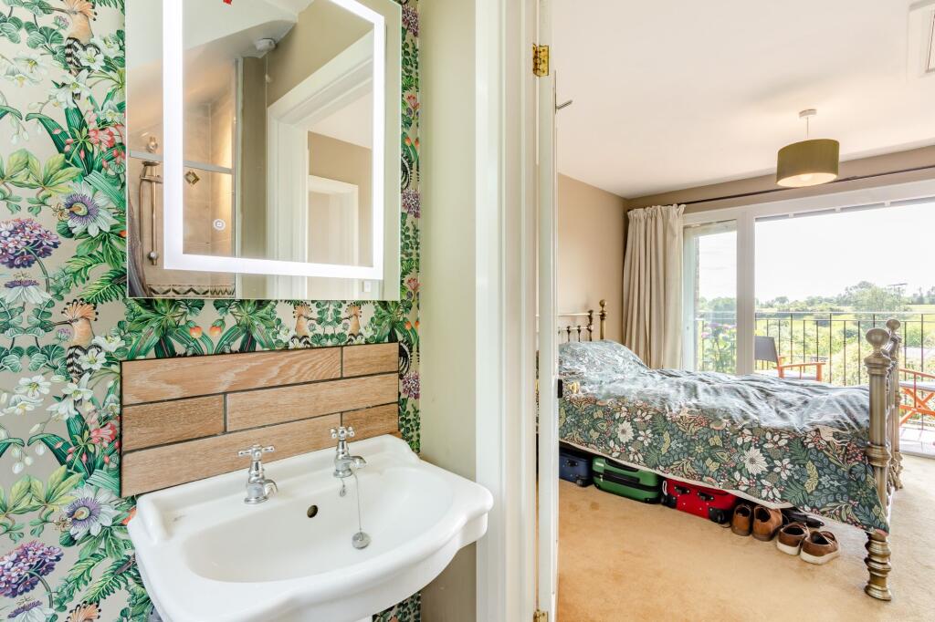 Bedrooms &amp; Bathrooms