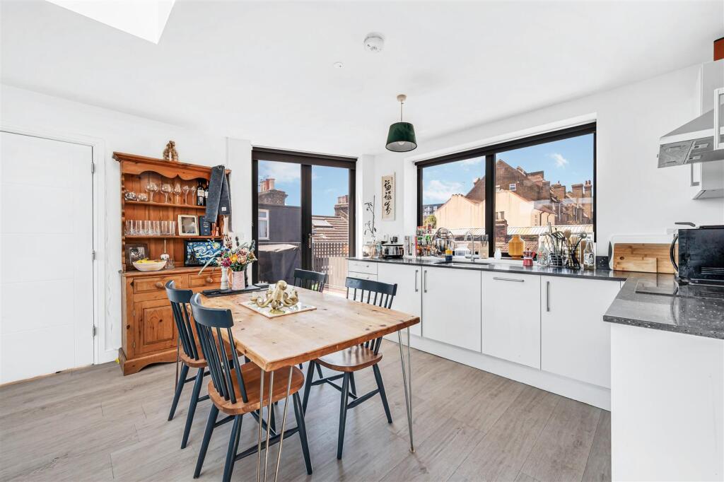 Flat 3 - 1a Spencer Road-5.jpg