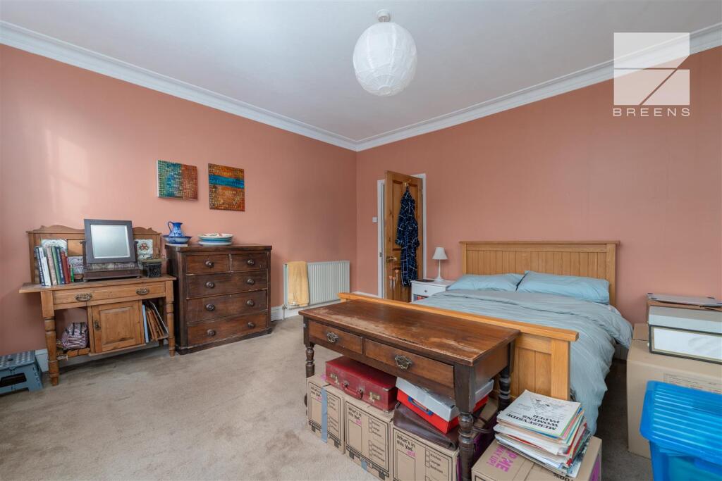 8 Connaught Road_0003.jpg