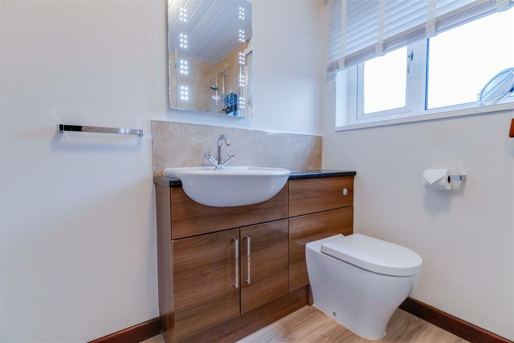 Bathroom1.jpg